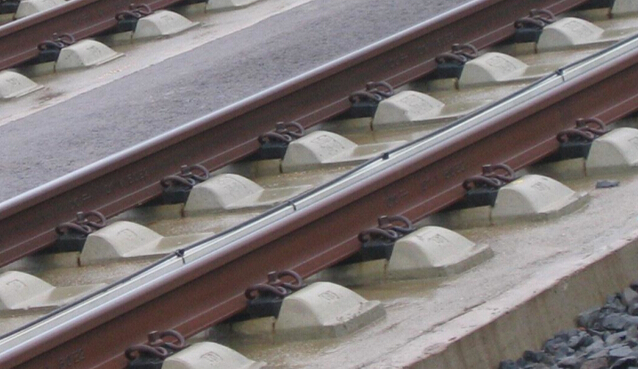 Sistem Pengikatan Rail Hitam Oksida Untuk Railroad 44 - 48HRC Kekerasan